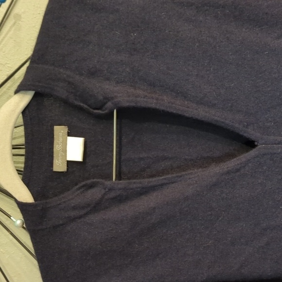 Tommy Bahama 100% Cashmere Pullover Sweater V-Neck Small 4/6 Quiet Luxury - Picture 2 of 13